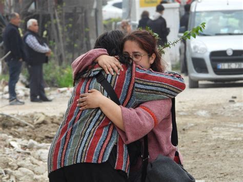 Kahramanmaraş merkezli depremlerde hayatını kaybedenler Kocaeli ve Düzce'de anıldı